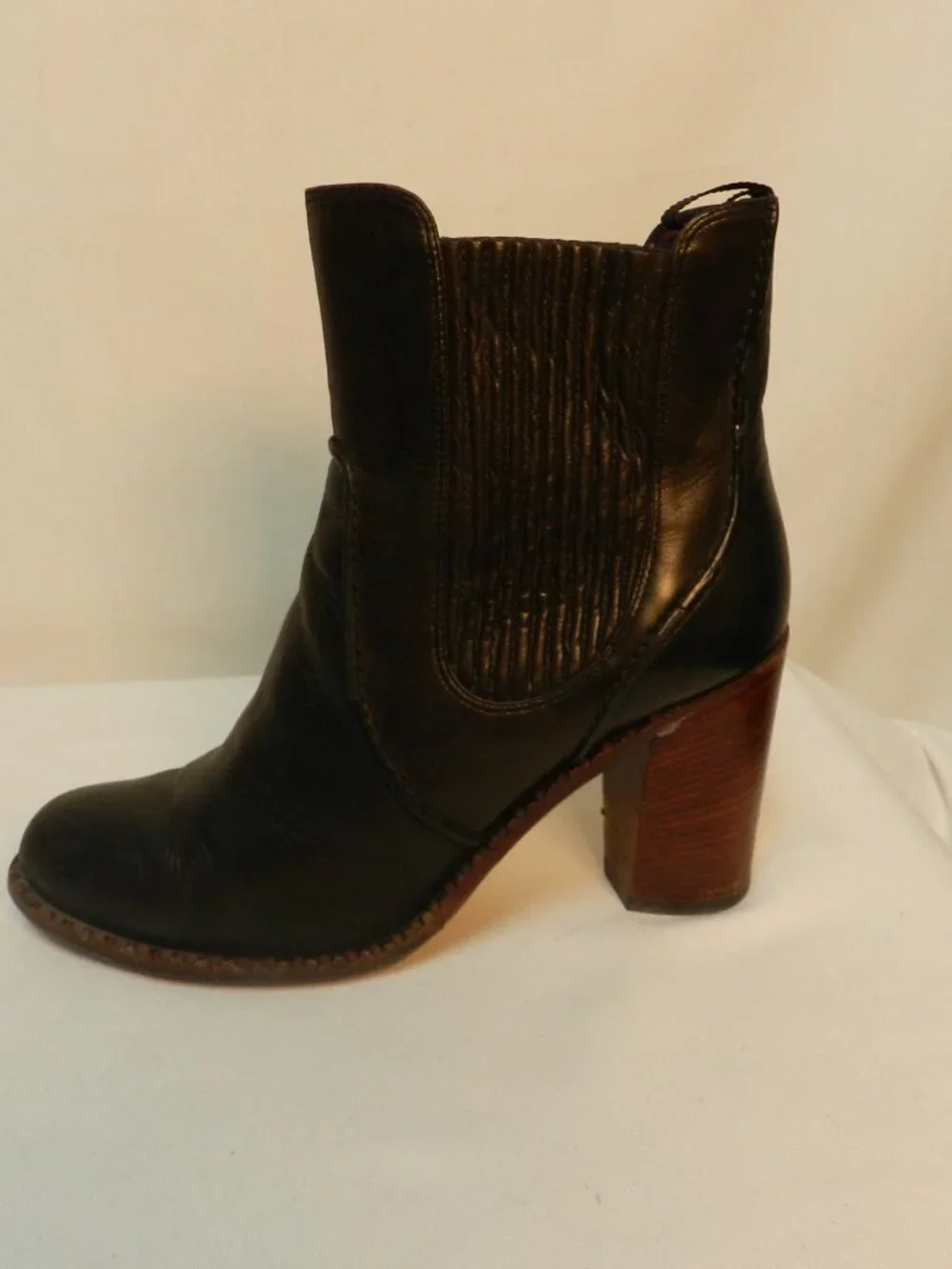 Marc by Marc Jacobs Chelsea Leather pull-on boots booties heels Size Sz 39 US 9